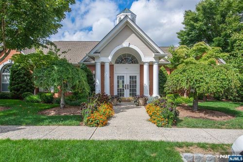 454 Cambridge Dr, Butler, NJ, 07405-3242 | Card Image