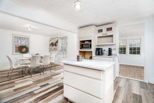 28 Holly Dr, Gardner, MA, 01440-1226 | Card Image