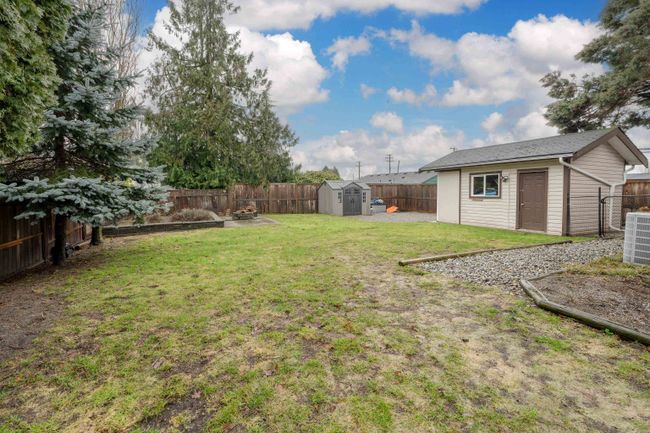 24814 121 Avenue, House other with 4 bedrooms, 2 bathrooms and 6 parking in Maple Ridge BC | Image 35