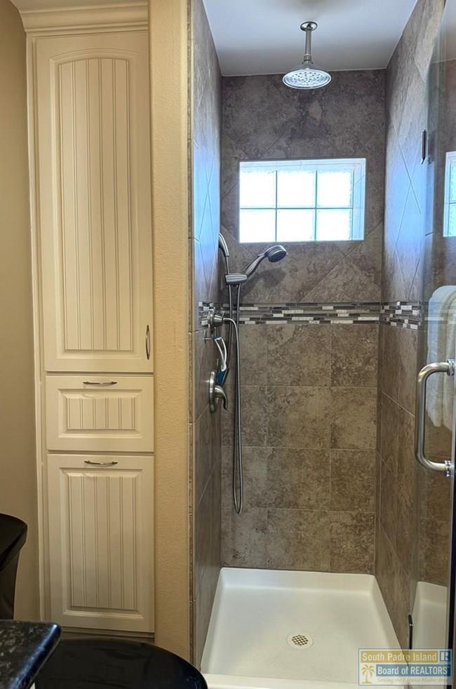 502 W Clam Cir, House other with 2 bedrooms, 3 bathrooms and null parking in Port Isabel TX | Image 39