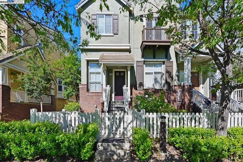 48962 Woodgrove Cmn, Fremont, CA, 94539-7586 | Card Image