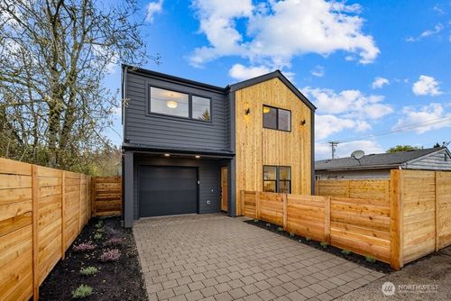 3215 22nd Avenue S, Seattle, WA, 98144 | Card Image