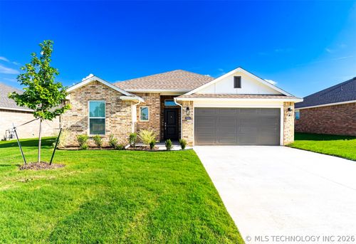 2503 W Main St, Collinsville, OK, 74021-3033 | Card Image