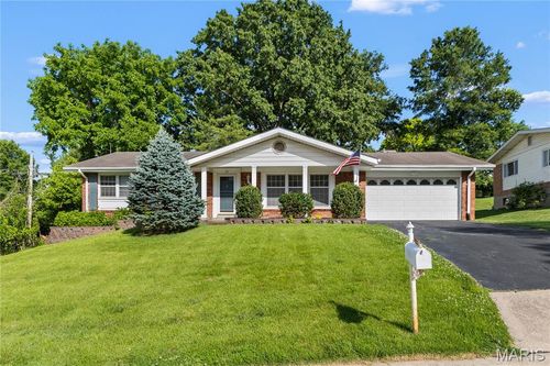 24 Forest Crest Dr, Chesterfield, MO, 63017-3225 | Card Image