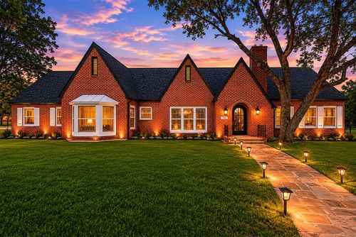 700 S Jackson St, Mcgregor, TX, 76657-2044 | Card Image