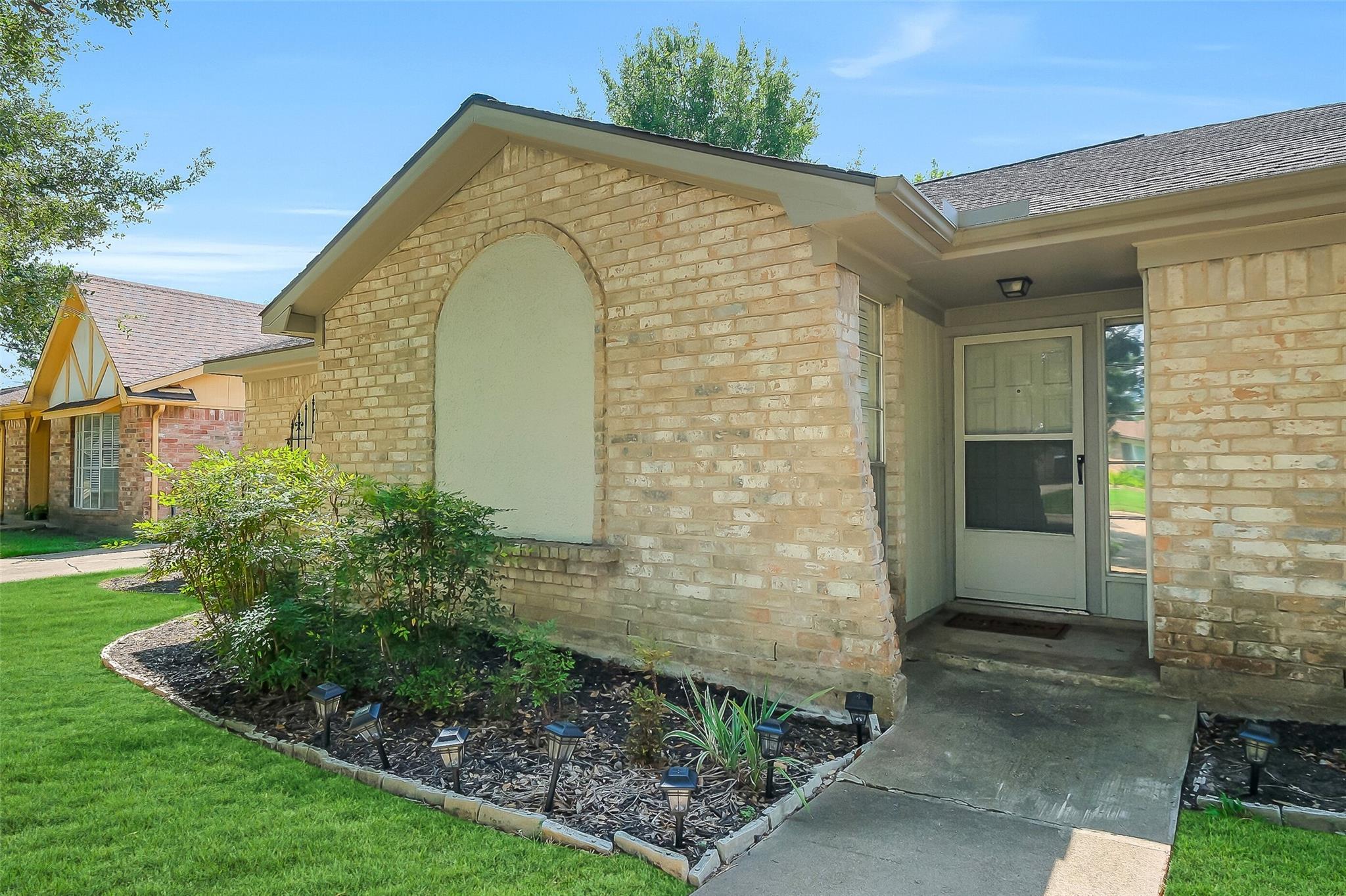 Residential Lease in Meadows Place 5