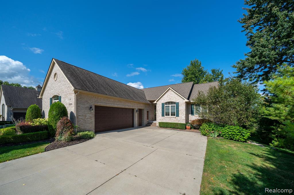 Sutton Ct, Novi, MI 48374