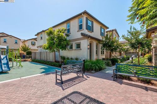 1513 Sylvia St, Hayward, CA, 94545-2561 | Card Image