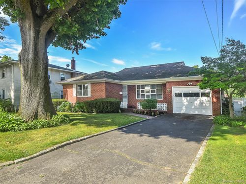 60 Smith St, Glen Cove, NY, 11542-3925 | Card Image