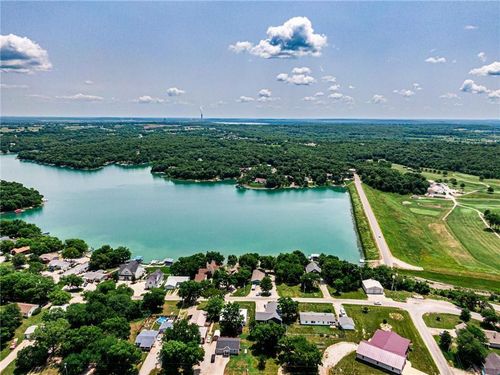 42 S Linn Valley Dr, Linn Valley, KS, 66040-5353 | Card Image
