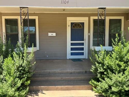 1104 S Walnut St, Brady, TX, 76825-6133 | Card Image