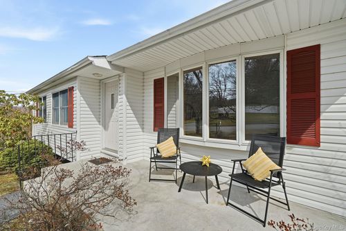 3316 Poplar St, Yorktown Heights, NY, 10598-2624 | Card Image