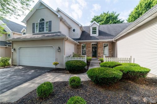 25 Fieldstone, Poland, OH, 44514-4201 | Card Image