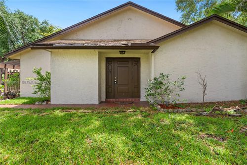 9850-9850 15th Ct, Pembroke Pines, FL, 33024-4471 | Card Image