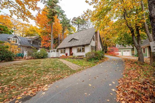 680 Shore Dr, Bedford, NS, B4A2E1 | Card Image