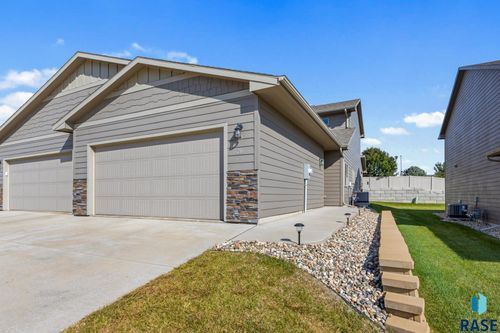 7216 E 45th St, Sioux Falls, SD, 57110-6500 | Card Image