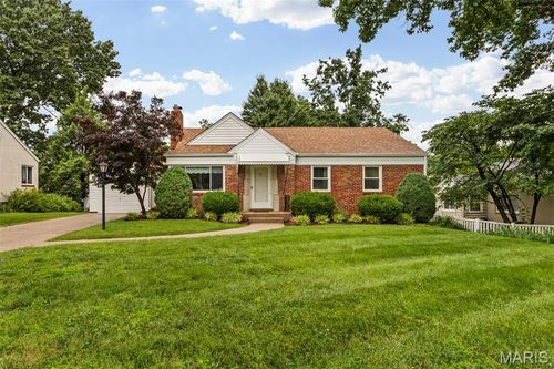 527 Sunningwell Drive, Webster Groves, MO, 63119 | Card Image