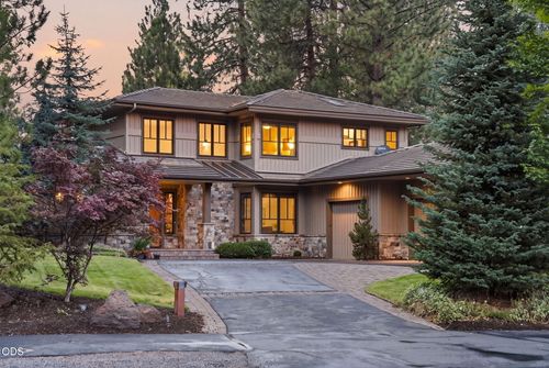 61673 Tam Mcarthur Loop, Bend, OR, 97702-1090 | Card Image
