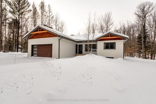 1854 Old Muskoka Rd, Utterson, ON, P0B1M0 | Card Image