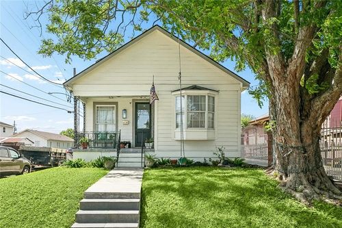 2482 Jasmine St, New Orleans, LA, 70122-4852 | Card Image