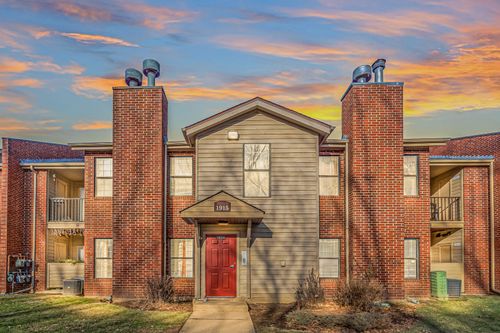 apt-208-1915 N Hicks Rd, Palatine, IL, 60074-2517 | Card Image