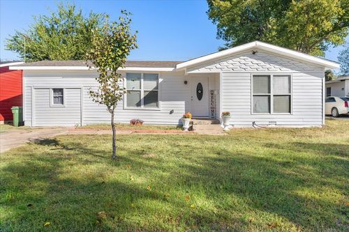 6621 Onyx Dr N, North Richland Hills, TX, 76180-8751 | Card Image