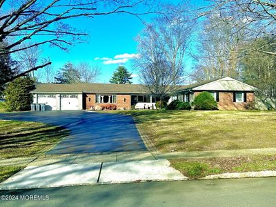 82 Knox Lane, House other with 5 bedrooms, 3 bathrooms and null parking in Manalapan NJ | Image 1