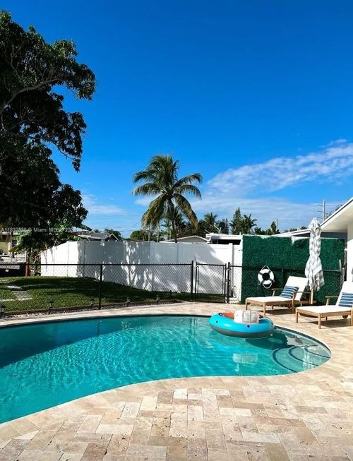 a-1501 Sw 3rd Ave, Pompano Beach, FL, 33060-9110 | Card Image