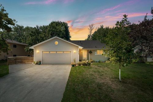4725 Upland Ln N, Plymouth, MN, 55446-2035 | Card Image