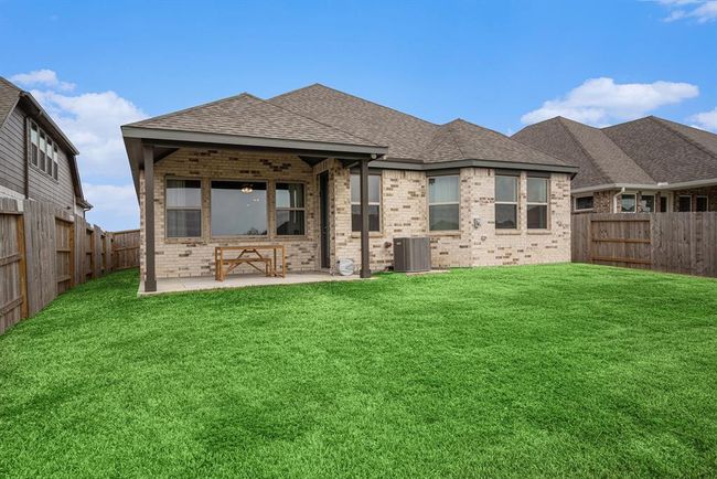 The back yard has room for kids, pets and friends! | Image 23