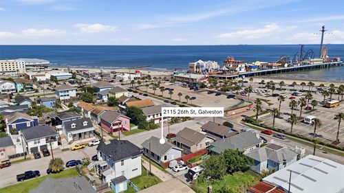2115 26th St, Galveston, TX, 77550-7862 | Card Image