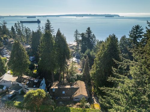 4028 Rose Cres, West Vancouver, BC, V7V2N7 | Card Image