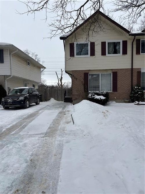 327 Cole Rd, Guelph, ON, N1G3G7 | Card Image