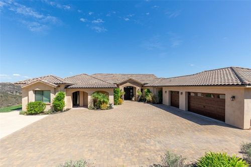 2260 Panoramic Way, Vista, CA, 92084-2855 | Card Image