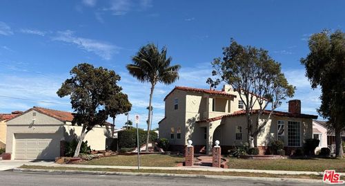 8230 Park Cir, Inglewood, CA, 90305-1539 | Card Image
