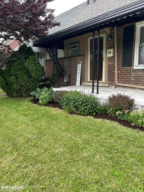 20219 Moross Rd, Detroit, MI, 48224-1155 | Card Image