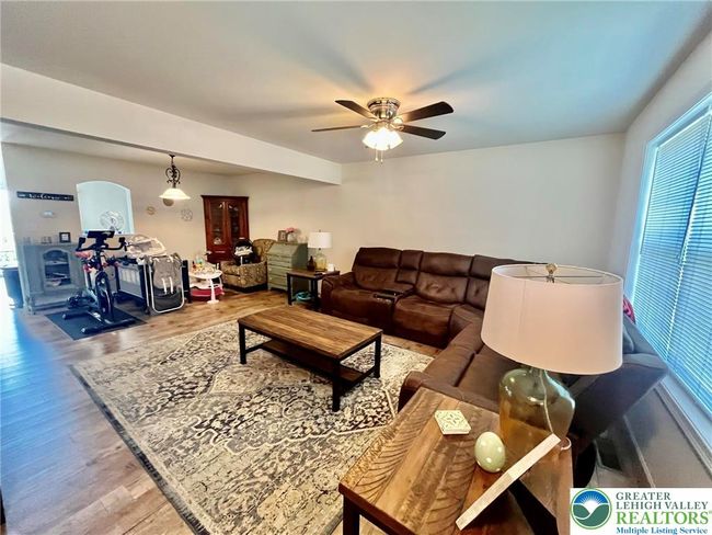 630 Lehigh Gap St, Townhouse with 3 bedrooms, 3 bathrooms and null parking in WALNUTPORT PA | Image 8