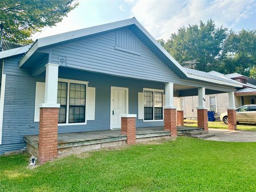 410 S Preston St, Wolfe City, TX, 75496-3024 | Card Image