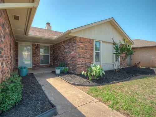 1300 Kelly Park Road, Edmond, OK, 73003 | Card Image