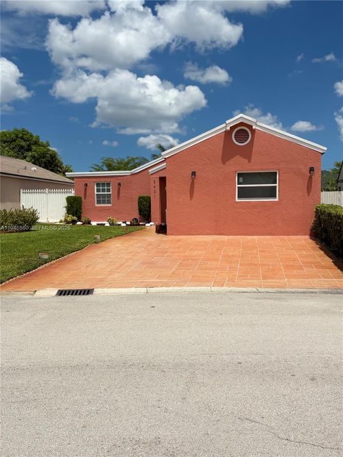2421 Sw 84th Ter, Miramar, FL, 33025-2154 | Card Image
