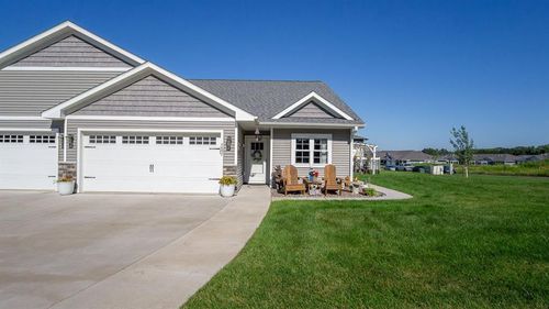 4897 Field Crest Ln, Eau Claire, WI, 54701-1104 | Card Image