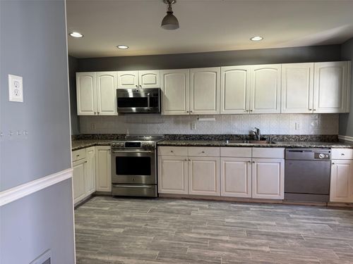 39 Nathan Pierce Ct, Pawling, NY, 12564-2161 | Card Image