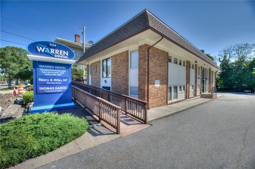 634 Main St, Warren, RI, 02885-4387 | Card Image