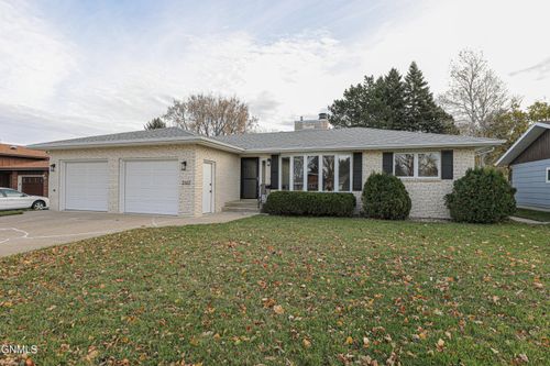 2107 N 9th St, Bismarck, ND, 58501-1846 | Card Image