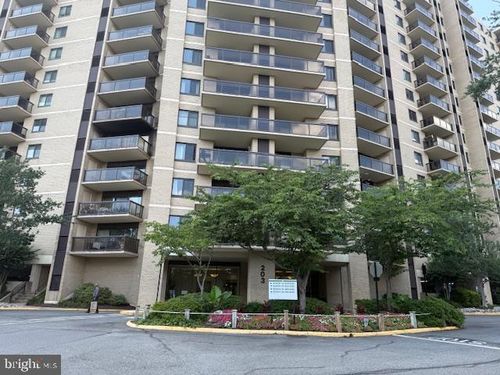 711-203 Yoakum Pkwy, ALEXANDRIA, VA, 22304-3718 | Card Image