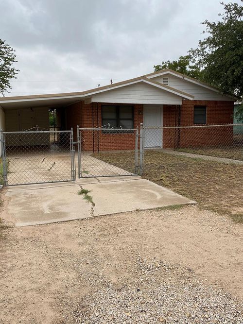 816 W 7th St, Big Spring, TX, 79720-2214 | Card Image