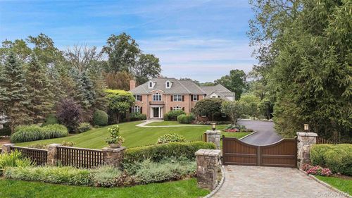 8 Ridgeview Cir, North Castle, NY, 10504-1244 | Card Image