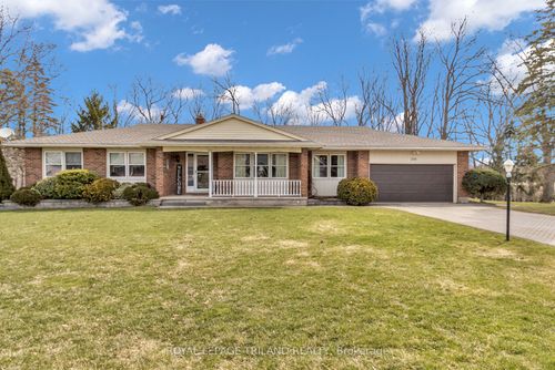 370 Station St, Parkhill, ON, N0M2K0 | Card Image