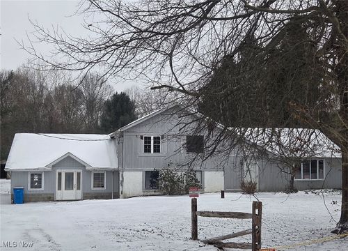 18420 Shaw Rd, Chagrin Falls, OH, 44023-9524 | Card Image