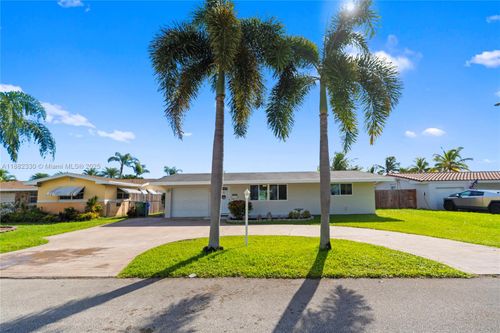 1301 Nw 87th Way, Pembroke Pines, FL, 33024-4738 | Card Image